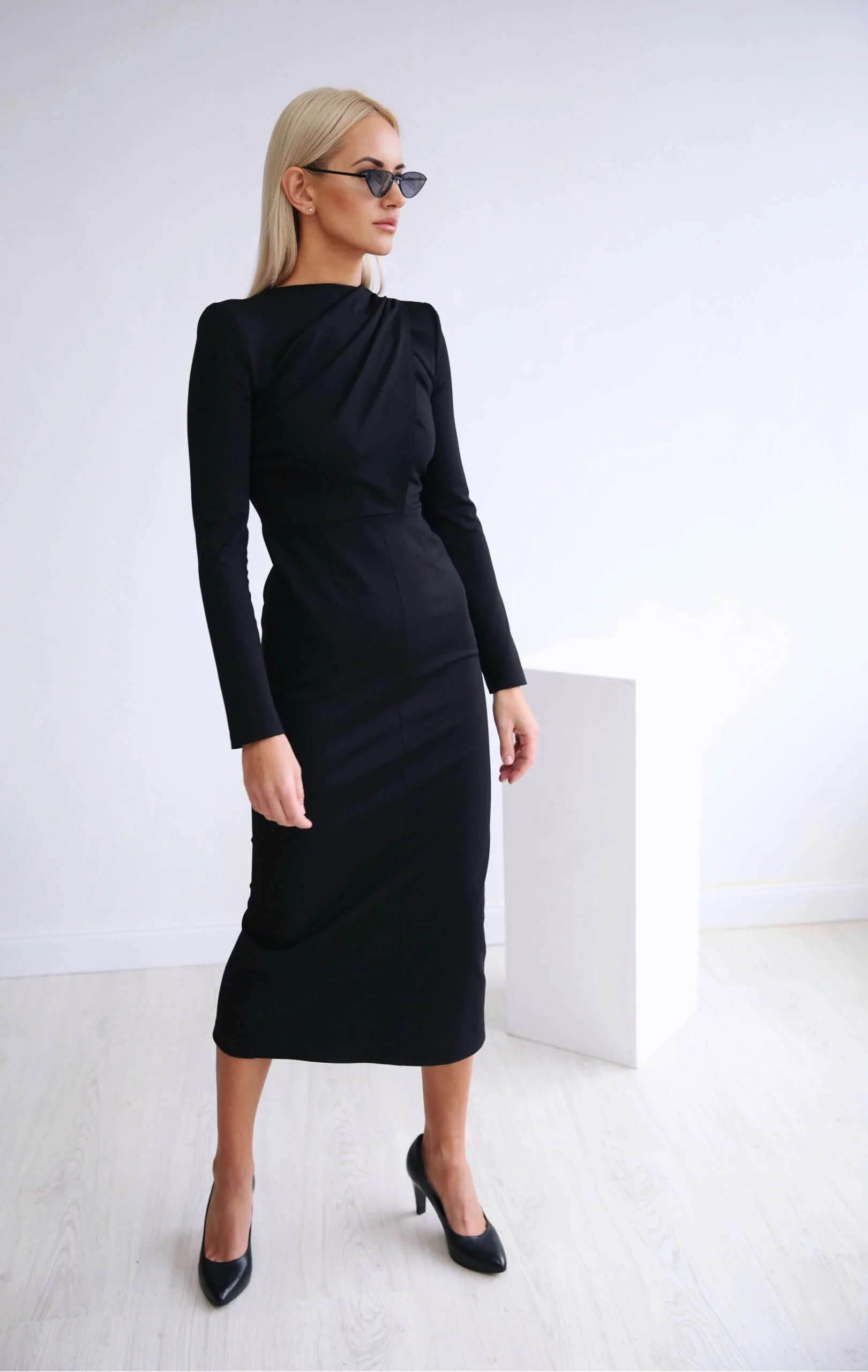 Juoda 'Everline' suknelė - Image 2