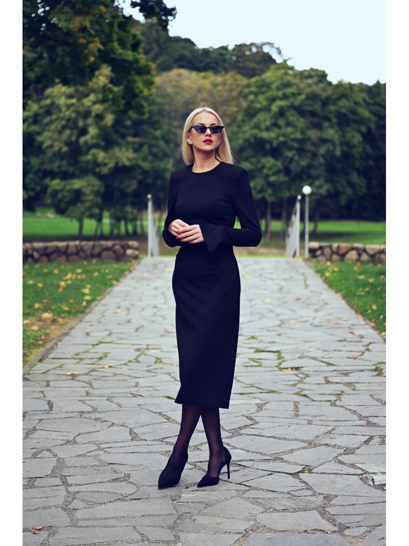 Klasikinė juoda suknelė moterims
